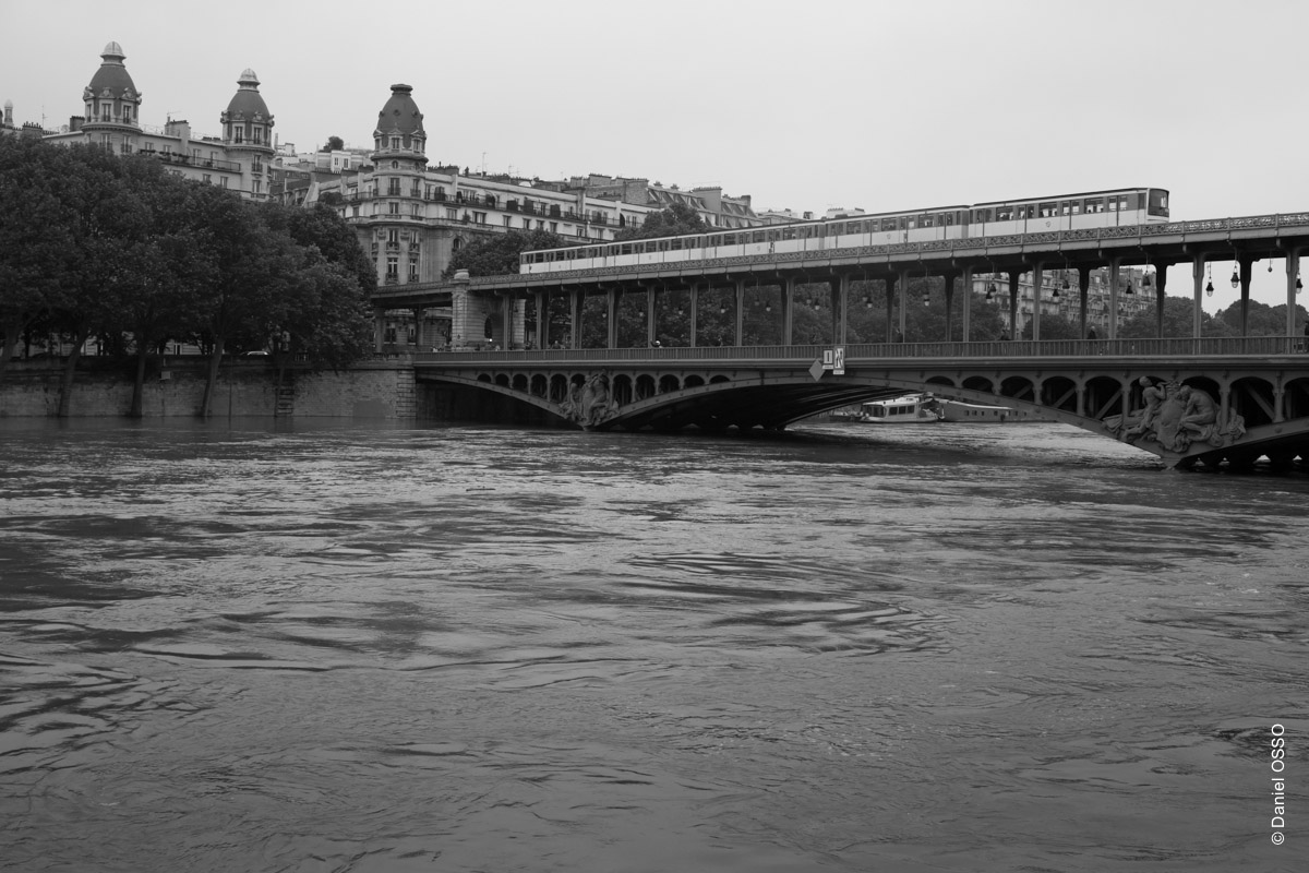 Paris crue de la Seine - juin 2016 - Pont de Bir-Hakeim.